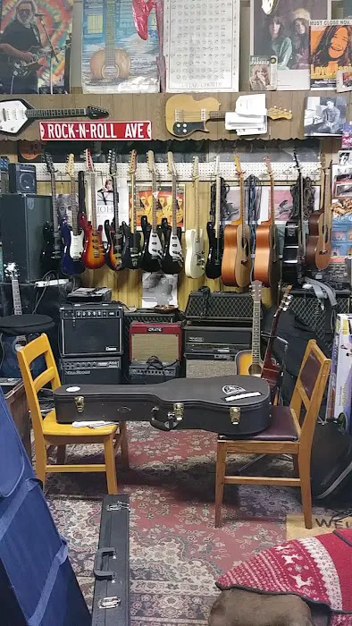 Guitar Junkyard & String Instrument Museum 4