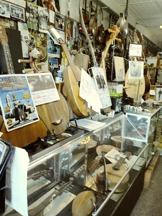 Guitar Junkyard & String Instrument Museum 4