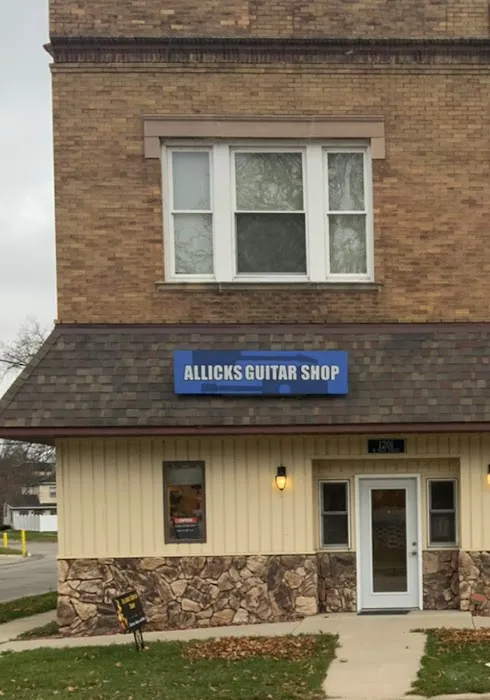 Allicks Guitar Shop 4