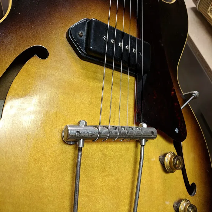 Joshs Guitar Shop 3