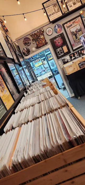 Tom Lounges' Record Bin 4