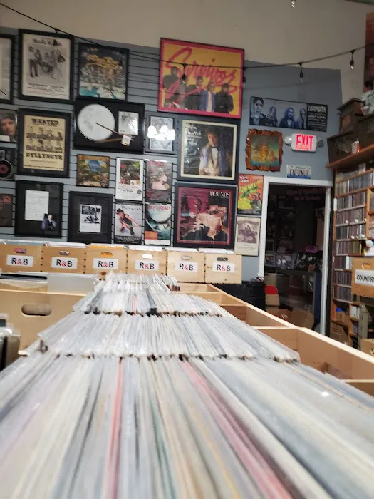 Tom Lounges' Record Bin 4