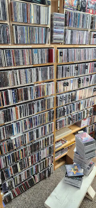 Tom Lounges' Record Bin 4