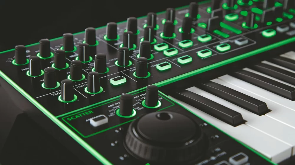 Best Digital Synthesizers for Beginners: Top Picks for 2025