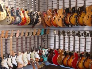 Best Music Stores for Acoustic Instruments in the USA: Top Picks for 2025