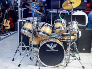 Best Music Stores for Renting Studio Equipment: Find Quality Gear for Your Projects