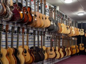Best Music Stores for Acoustic Instruments: Top Picks and Tips